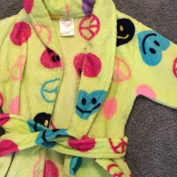 Peace and Hearts Robe - Picture 3 of 7